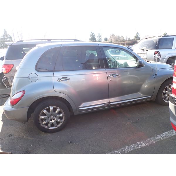 Vehicle photo 3