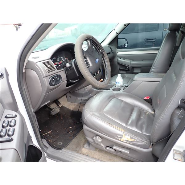 Vehicle photo 5