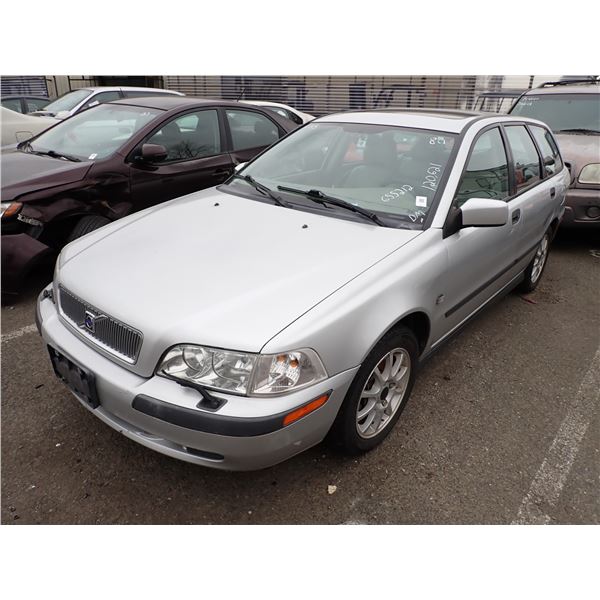 2001 Volvo V40