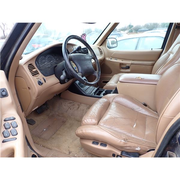 Vehicle photo 5