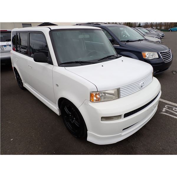 Vehicle photo 2