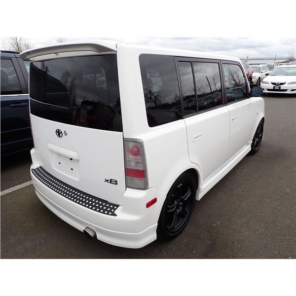 Vehicle photo 3