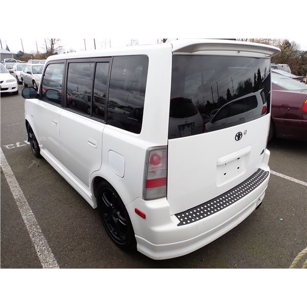 Vehicle photo 4