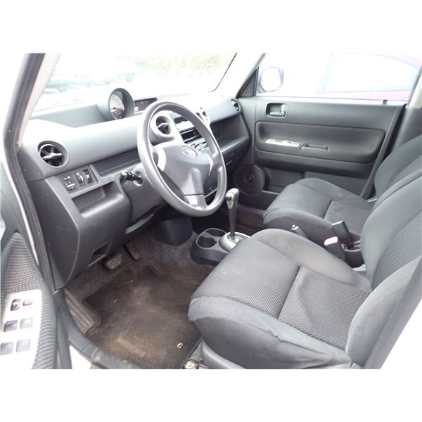 Vehicle photo 5