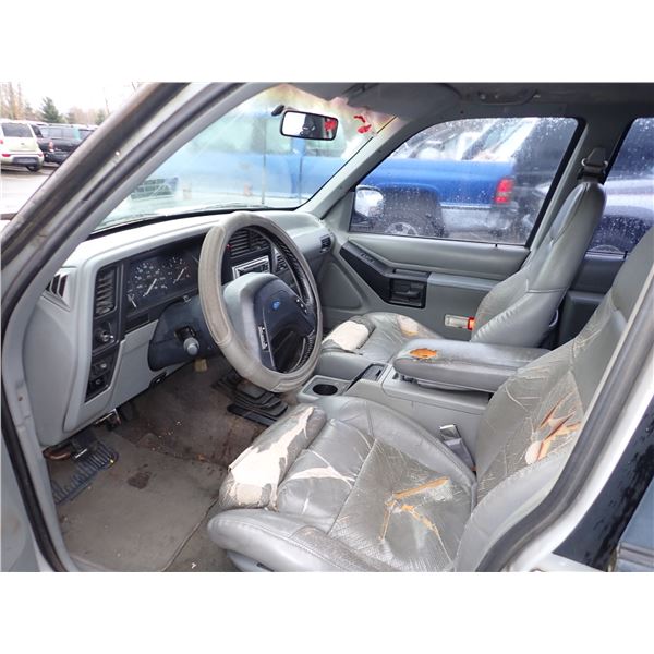 Vehicle photo 5