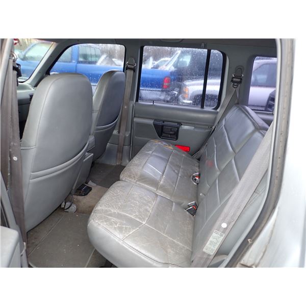 Vehicle photo 6