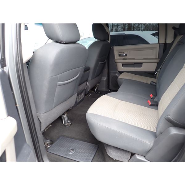 Vehicle photo 6