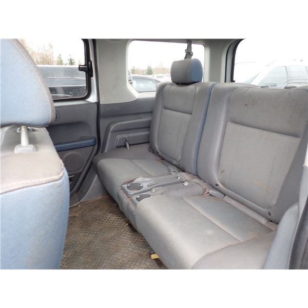 Vehicle photo 6