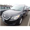 Image 1 : 2011 Volkswagen Routan