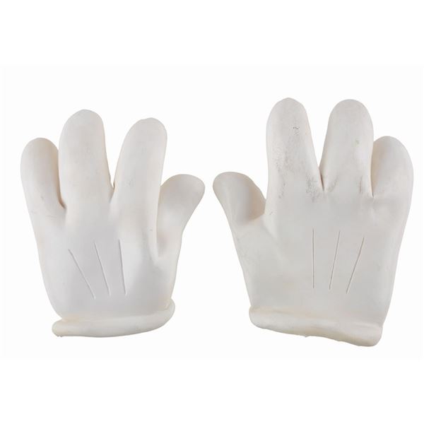 Mickey Mouse Retail Costume Gloves by Cesar.