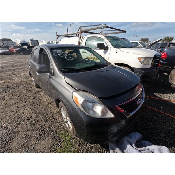 NISSAN VERSA 2014 SALV T/DONATION
