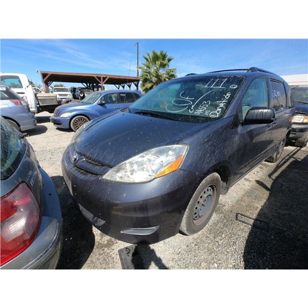 TOYOTA SIENNA 2010 T-DONATION