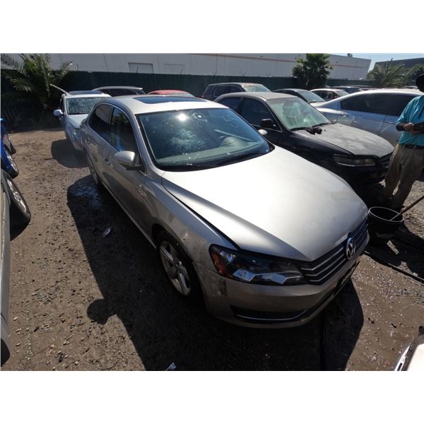 VOLKS PASSAT 2012 T