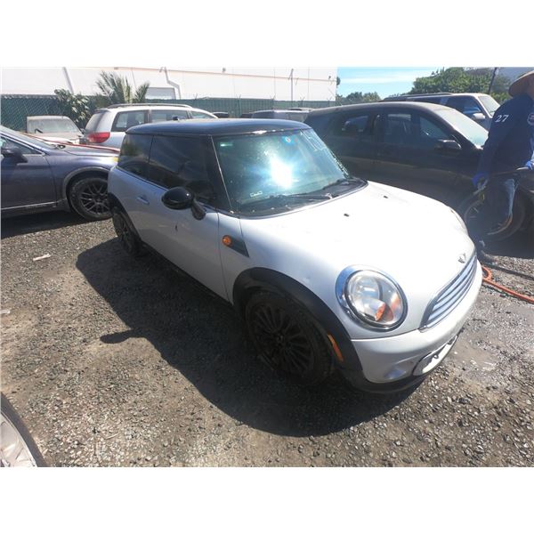 MINI COOPER 2011 O/S T-DONATION