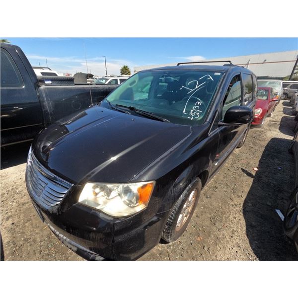 CHRYSLER TOWN AND COUNTRY 2011 T-DONATION