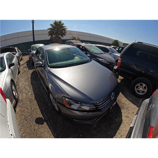 VOLKS PASSAT 2013 T