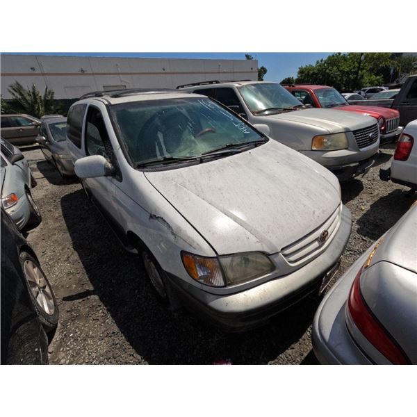 TOYOTA SIENNA 2002 ADT-DONATION