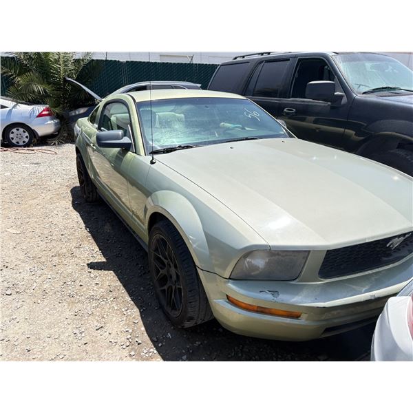 FORD MUSTANG 2005 O/S-TITLE