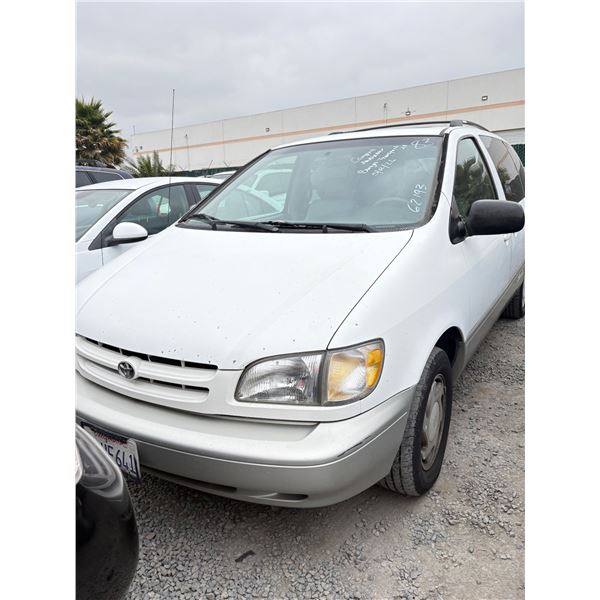 TOYOTA SIENNA 2000 T