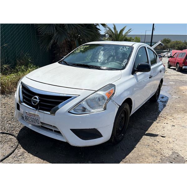 NISSAN VERSA 2015 SALV/T
