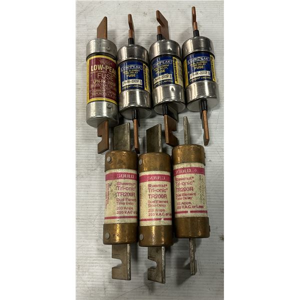 Lot of (7) Assorted #200 Fuses