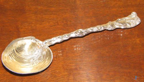 Sterling clam shell shaped berry spoon