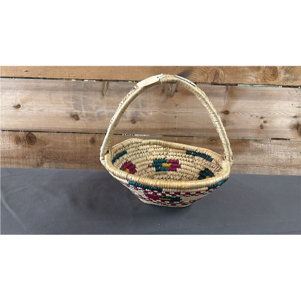 HAND MADE BUFFALO GRASS NATIVE WOVEN BASKET 9" X 7" X 9.5"
