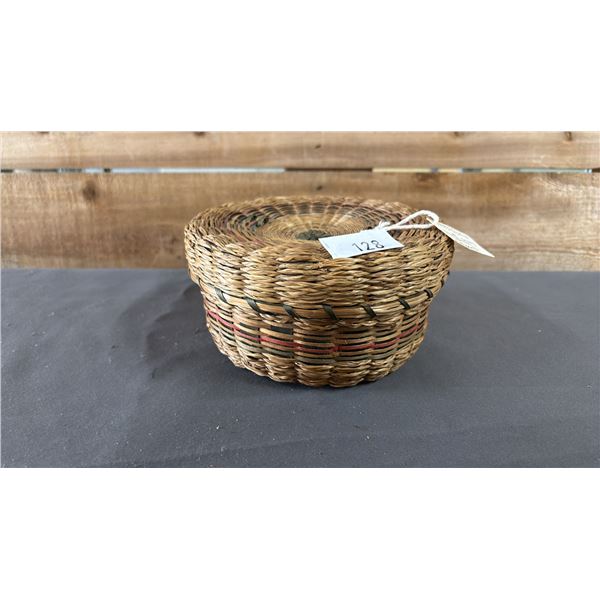 HAND WOVEN FIRST NATIONS COAST SALISH SEWING BASKET WITH LID CIRCA 1930'S 6" X 3"