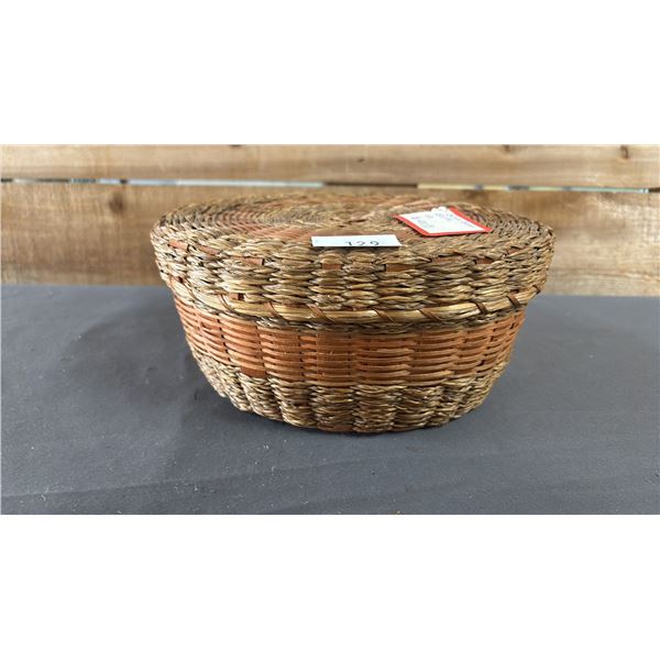HAND WOVEN SWEET GRASS BASKET WITH LID 8" X 7" X 3.5"