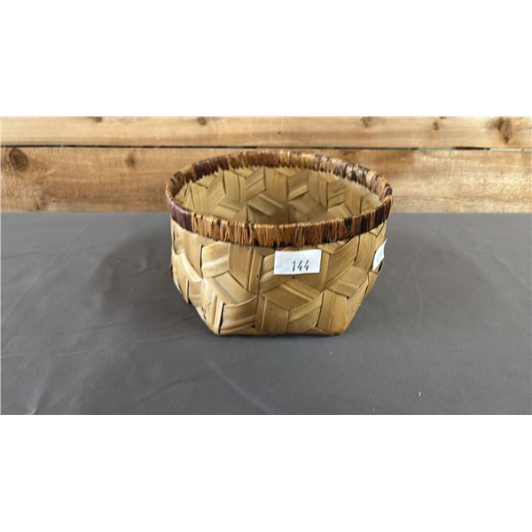 HAND WOVEN FIRST NATIONS BASKET WITH HEXAGONAL BASE 8" X 4"