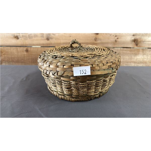 HAND WOVEN FIRST NATIONS BASKET WITH LID 9.5" X 4"