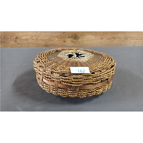 HAND WOVEN FIRST NATIONS BASKET WITH LID 7" X 3"