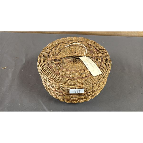 HAND WOVEN FIRST NATIONS CEDAR SWEET GRASS SEWING BASKET WITH LID CIRCA 1920'S 8" X 4"