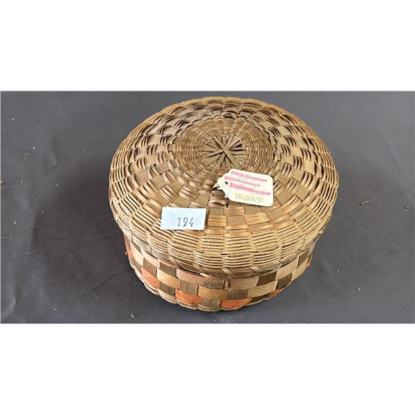 HAND WOVEN SHUSWAP FIRST NATIONS SEWING BASKET WITH LID 8" X 4"