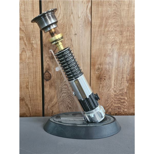 DISNEY/LUCASFILMS STAR WARS OBI-WAN KENOBI LEGACY LIGHTSABER HILT: *STAND IS SLIGHTLY DAMAGED*