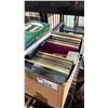 Image 2 : BOX OF ASSORTED VINTAGE CDS & VINYL LPS