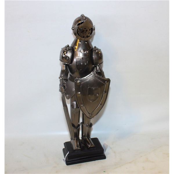 METAL MEDIEVAL KNIGHT STATUE