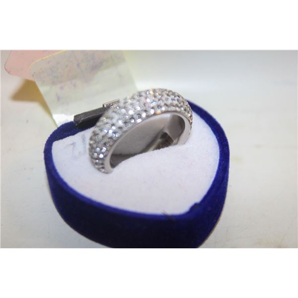 NEW WOMENS BAND SZ10