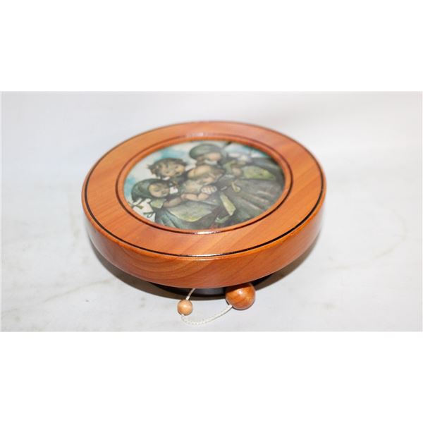 VINTAGE EDEL MUSICAL WALL DÉCOR