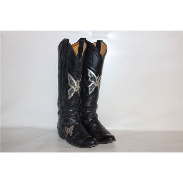 VINTAGE LADIES JUSTIN COWBOY BOOTS,