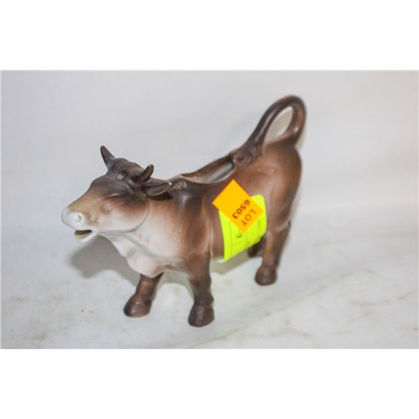 VINTAGE PROCELAIN COW CREAMER