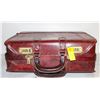 Image 1 : VINTAGE BROWN LEATHER BRIEFCASE