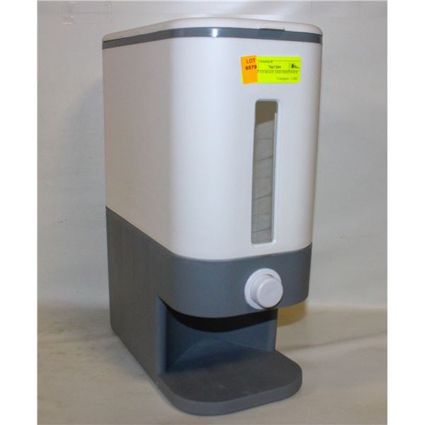 LIQUID STORAGE AND DISPENSER