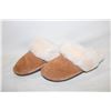 Image 1 : NUKNUUK LADIES LEATHER SLIPPERS SIZE 6