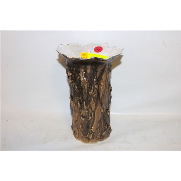 ARTIST SIGNED POTTERY ART VASE.