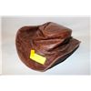 Image 1 : VINTAGE BROWN LEATHER COWBOY HAT-ESTATE