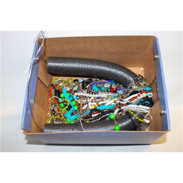 ESTATE NECKLACES IN BOX-ESTATE