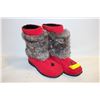 Image 1 : LADIES RED MUKLUKS LEATHER BOOTS-ESTATE