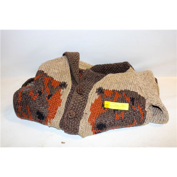 XL MENS VINTAGE WOOL HADMADE BEAR SWEATER-ESTATE