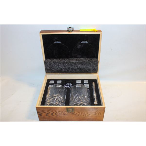 WHISKEY GLASSES KIT